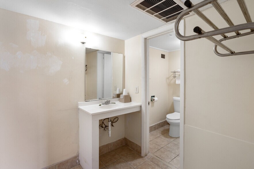 More Photos Of 1240 S Lucky Penny St, Charlotte Hotel For Sale