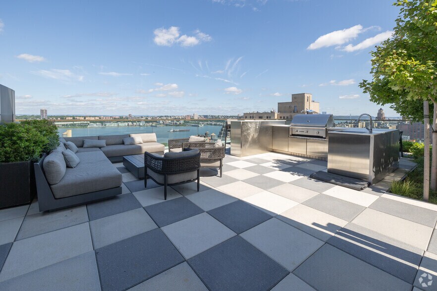 More Photos Of 2461 Broadway, New York Apartments For Lease