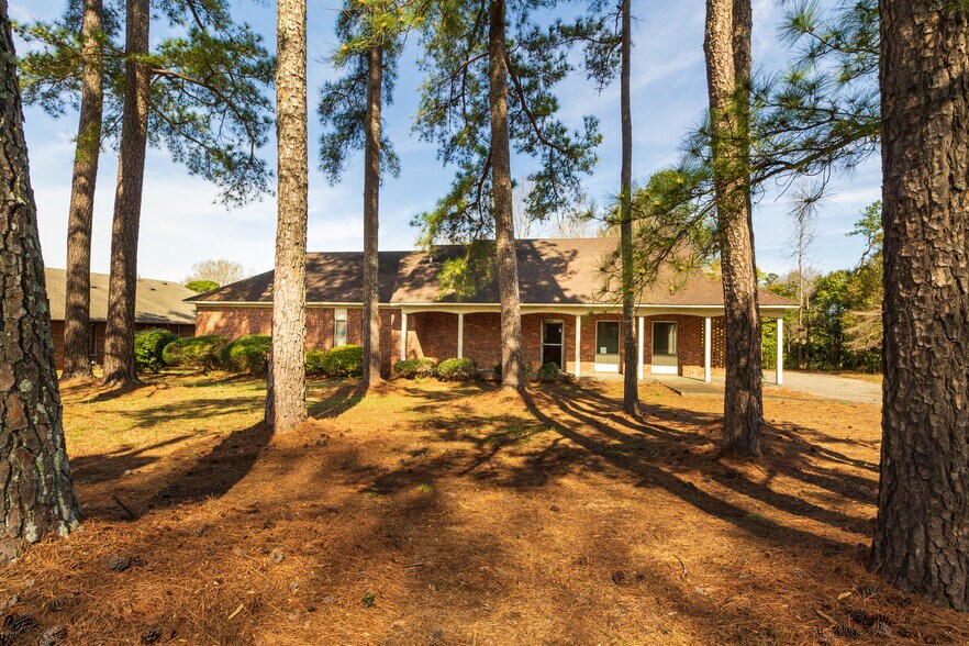 Primary Photo Of 810 W King St, Kings Mountain Office For Sale
