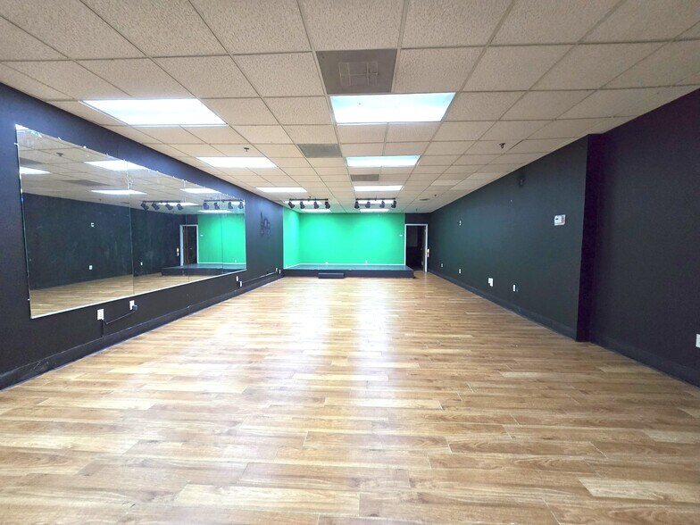 More Photos Of 6624 Jimmy Carter Blvd, Peachtree Corners Industrial For Sale