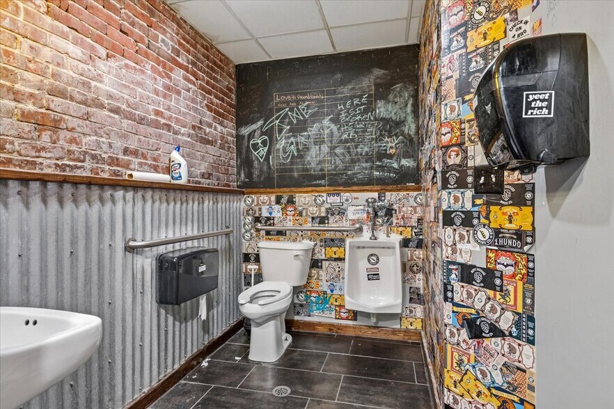 More Photos Of 406 E Adams St, Springfield Storefront Retail Residential For Sale