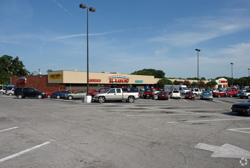 More Photos Of 655-700 W Illinois Ave, Dallas Unknown For Lease