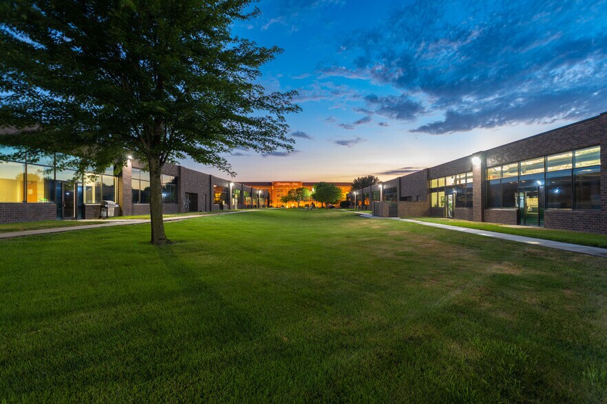 More Photos Of 6800 Lake Dr, West Des Moines Office For Lease