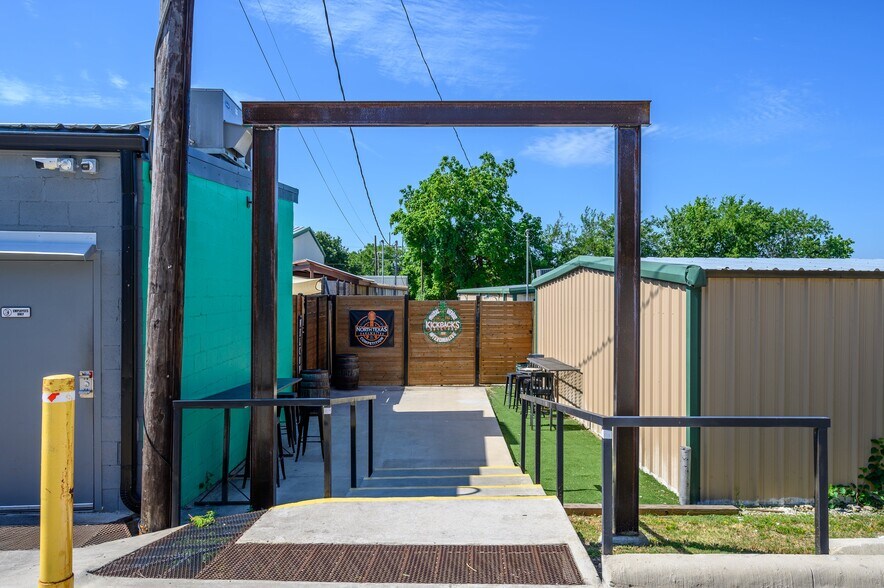 More Photos Of 1721 S Armstrong Ave, Denison Restaurant For Sale