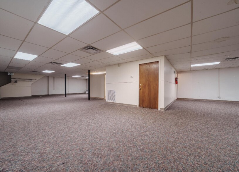 More Photos Of 124 S Green St, Greentown Office For Sale