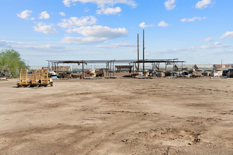 More Photos Of 220 E Commercial Ave, El Centro Manufacturing For Sale