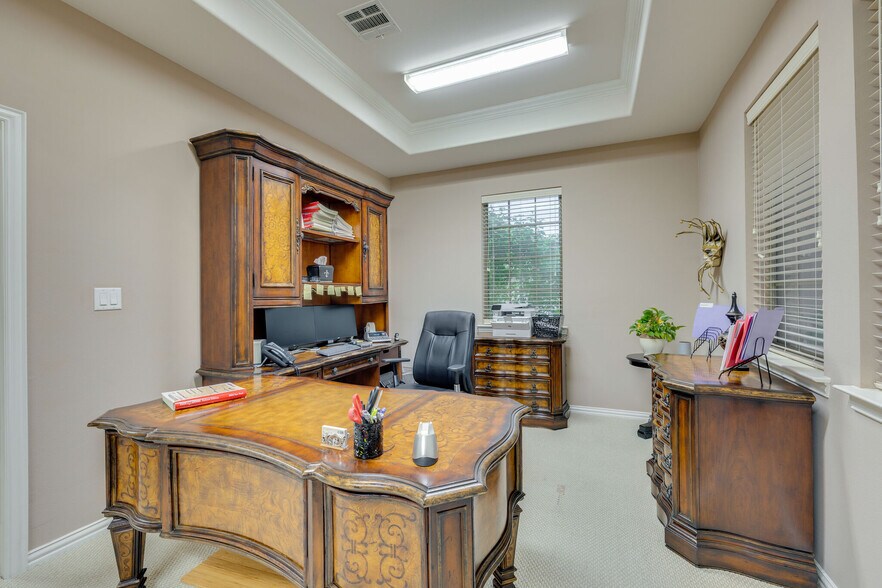 More Photos Of 935 W Glade Rd, Hurst Office For Sale