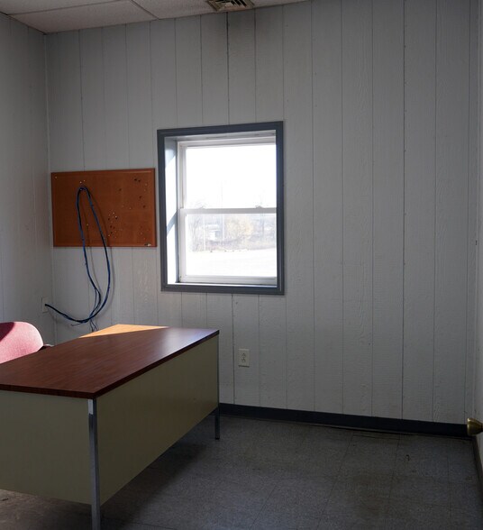 More Photos Of 150 Ayers Blvd, Belpre Light Distribution For Lease