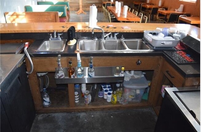More Photos Of 26192 NE Neosho Rd, Garnett Restaurant For Lease