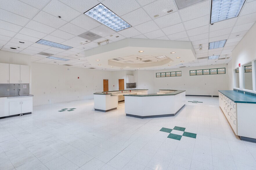 More Photos Of 222 I St, Los Banos Office For Lease