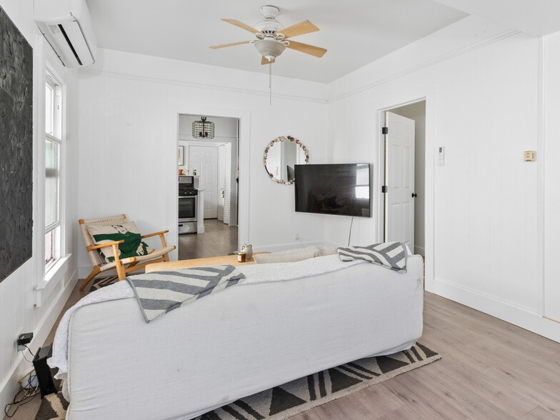 More Photos Of 424 S Pacific Coast Hwy, Redondo Beach Storefront Retail Residential For Lease