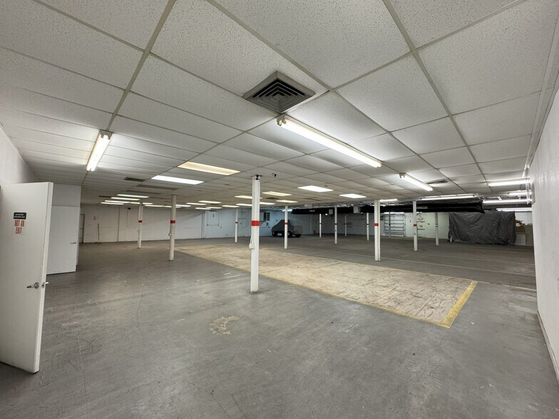 More Photos Of 12707 S US Highway 19, Clearwater Manufacturing For Lease