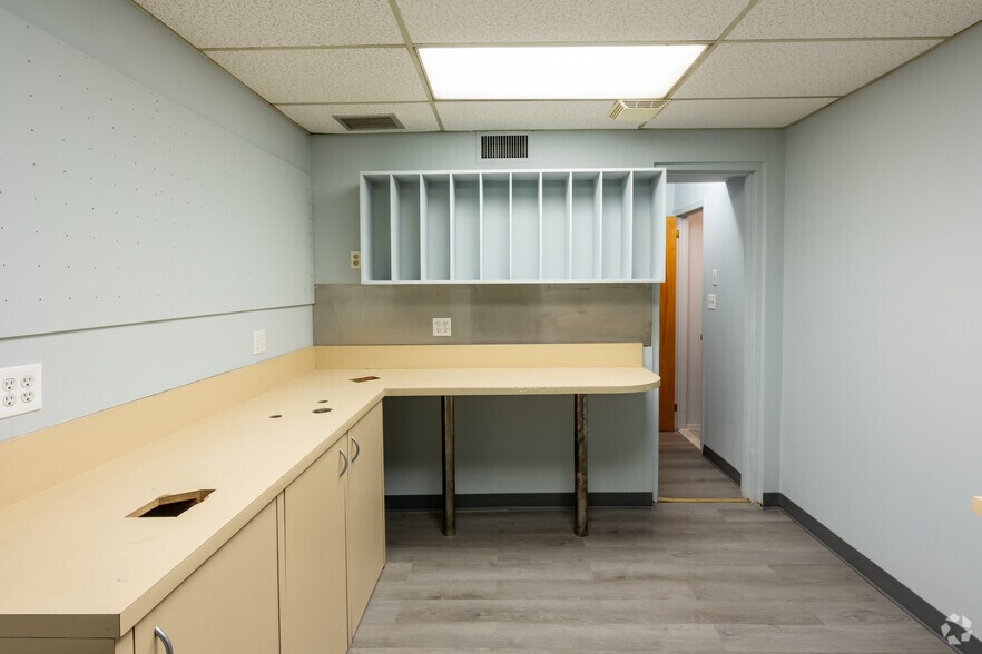 More Photos Of 1496-1498 1st Ave, New York Apartments For Lease