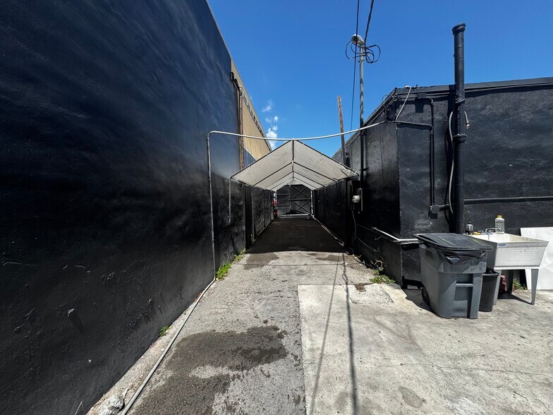 More Photos Of 5612 Dewey St, Hollywood Light Manufacturing For Lease
