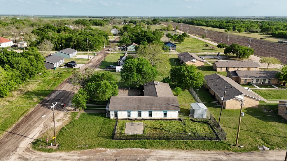 Primary Photo Of 401 Main st, Mart Office For Sale