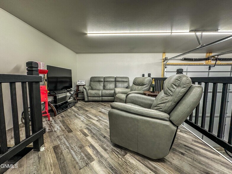 More Photos Of 1409 Lockheed Dr, Bismarck Warehouse For Sale