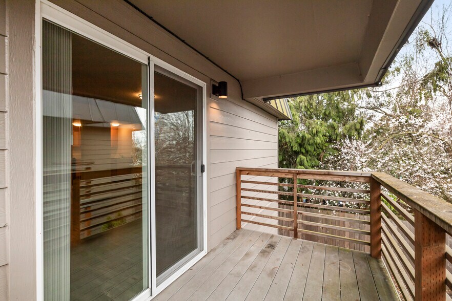 More Photos Of 1570 James St, Woodburn Apartments For Sale