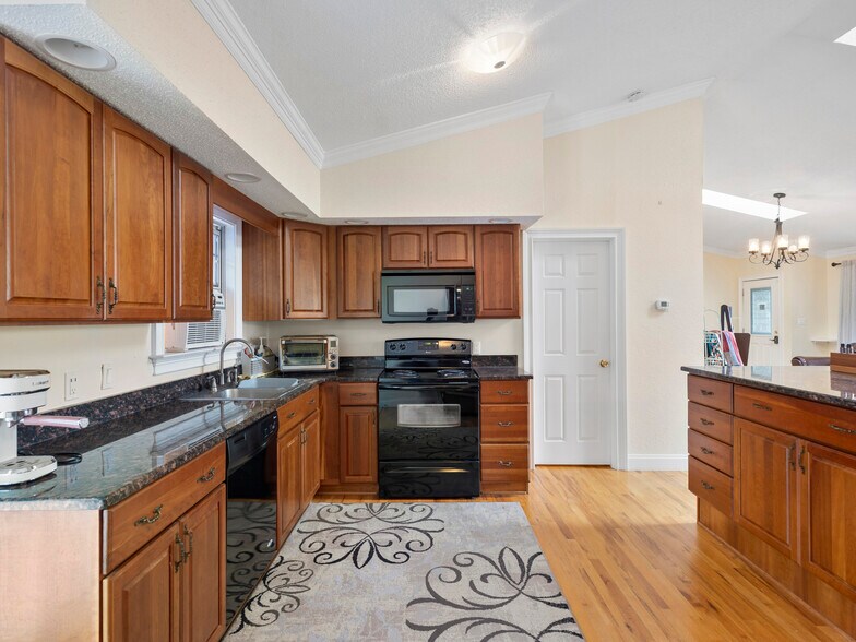 More Photos Of 20 Sardis Rd, Asheville Office For Lease