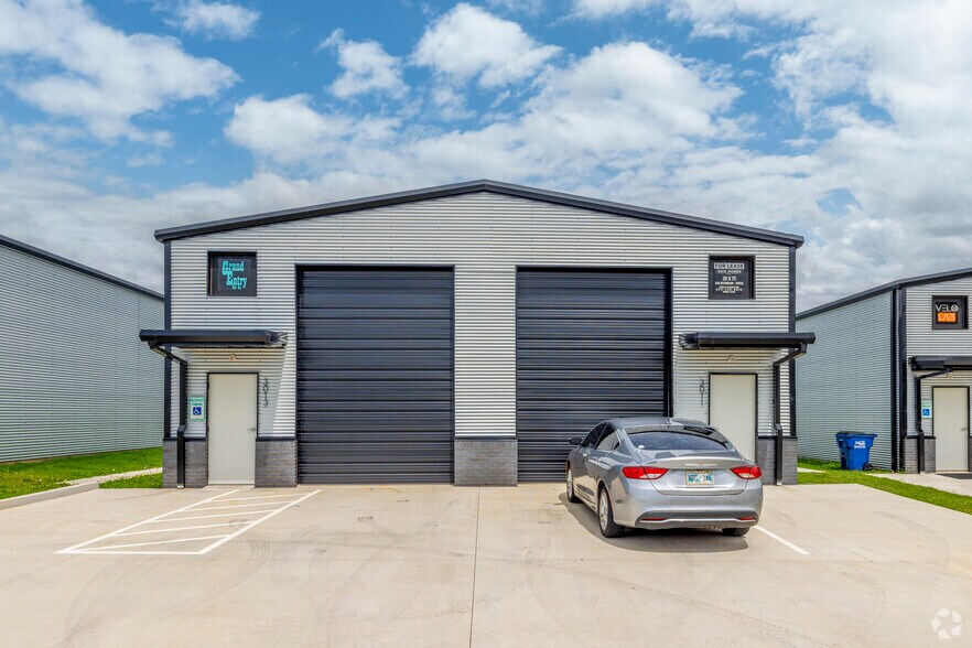 More Photos Of 3011-3013 N Park Dr, Stillwater Service For Sale