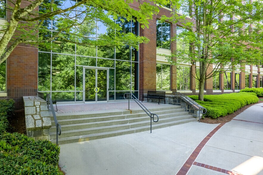 More Photos Of 3780 Mansell Rd, Alpharetta Unknown For Lease