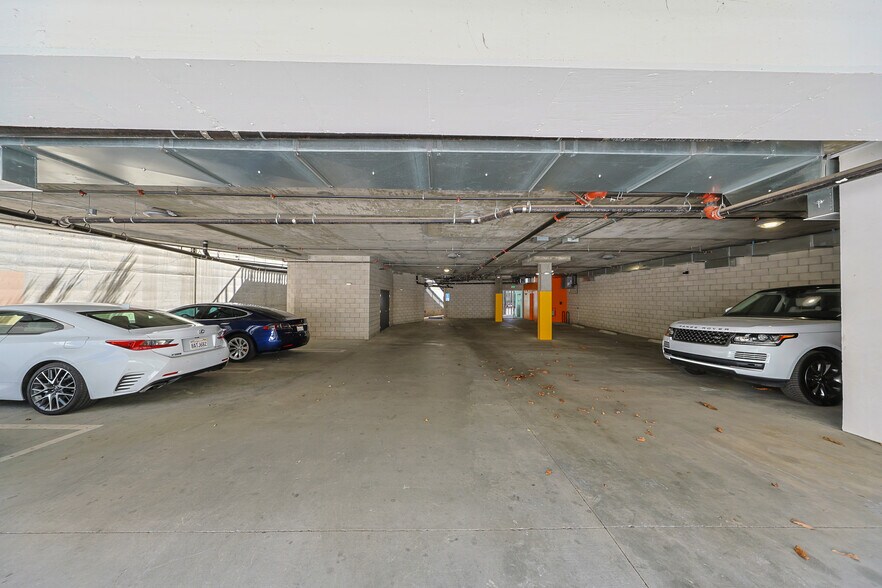 More Photos Of 11259 Washington Blvd, Culver City Office For Sale