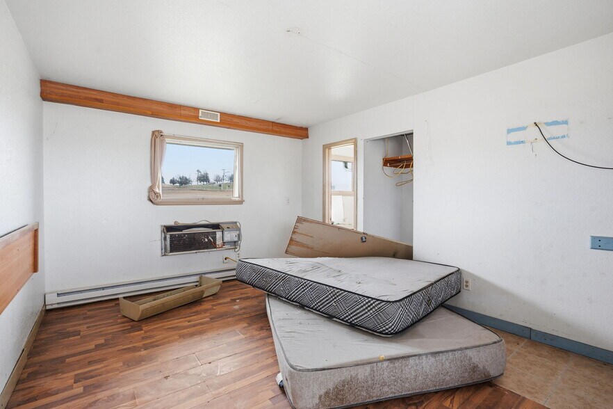 More Photos Of 1209 5th St, Tama Hotel For Sale