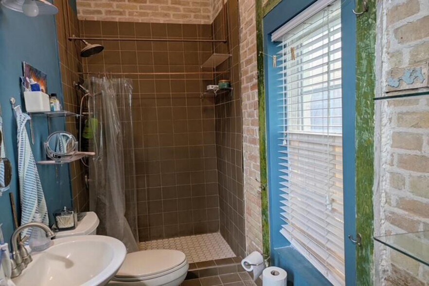 More Photos Of 828 E 15th St, Brownsville Office For Sale