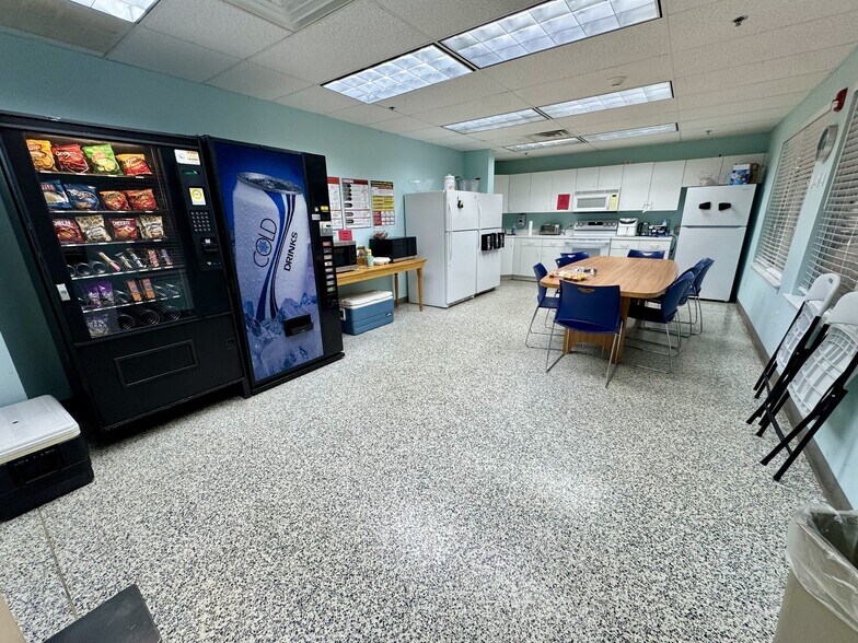 More Photos Of 1601 NE Success Dr, Jensen Beach Manufacturing For Sale