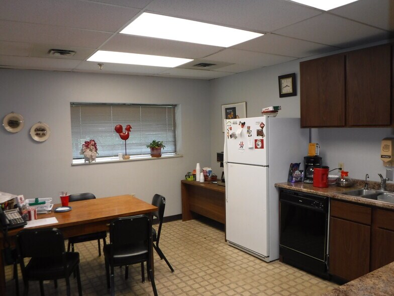 More Photos Of 4203 Curliss Ln, Batavia Office For Sale