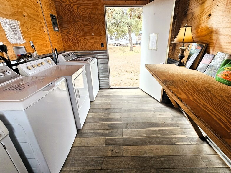 More Photos Of 605 Lakeshore Ln, Bandera Manufactured Housing Mobile Home Park For Sale