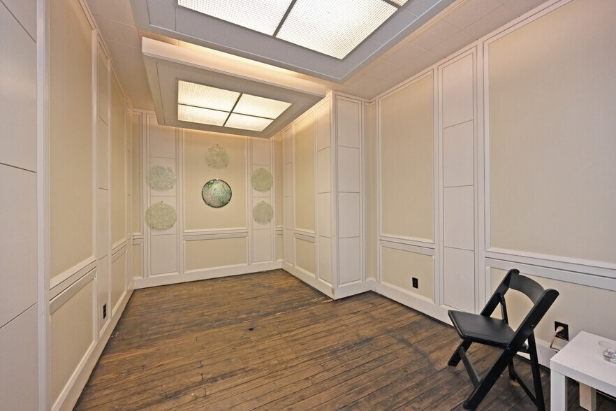 More Photos Of 2025 Dunlap St, Cincinnati Light Manufacturing For Sale