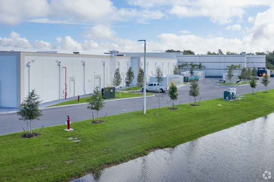 More Photos Of 7550 Immokalee Rd, Naples Unknown For Lease