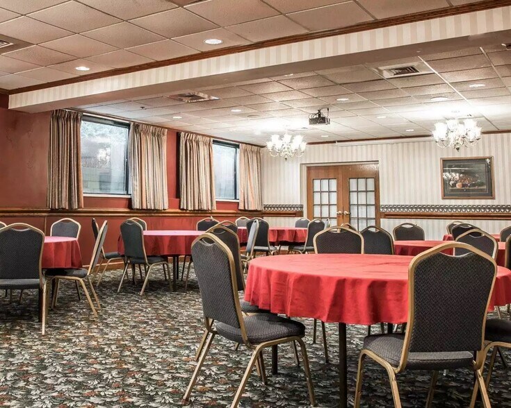 More Photos Of 26111 Telegraph Rd, Southfield Hotel For Sale