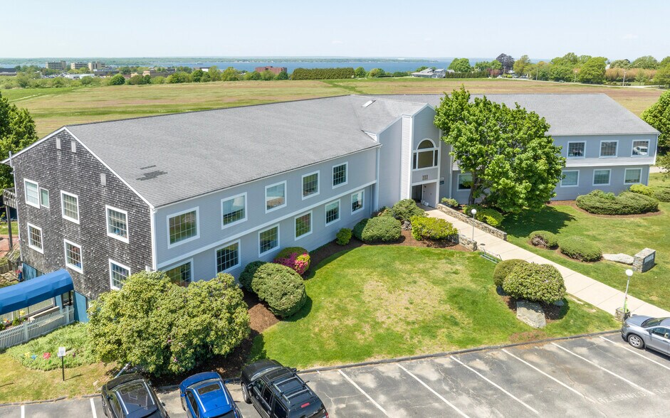 More Photos Of 1272 W Main Rd, Middletown Unknown For Lease