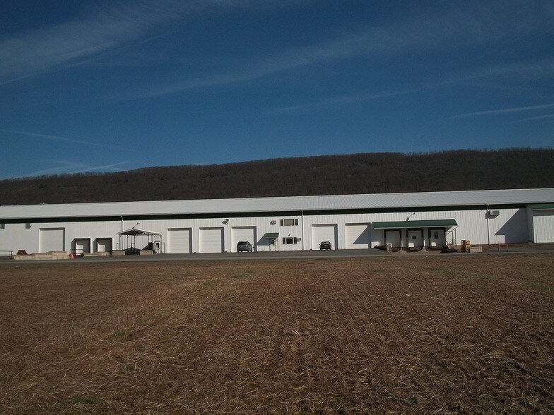 More Photos Of 31 Schwalm Rd, Tower City Warehouse For Lease