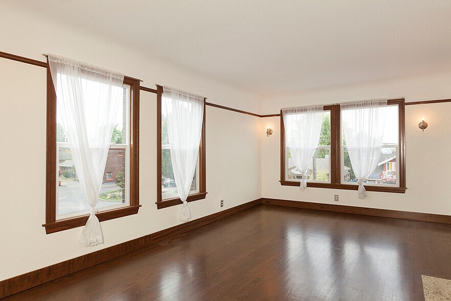 More Photos Of 6710 Greenwood Ave N, Seattle Apartments For Sale