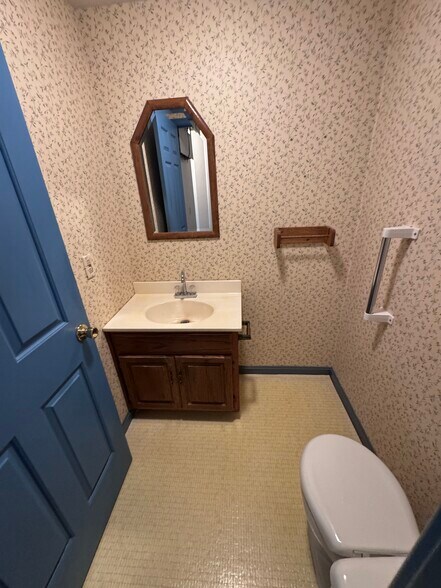 More Photos Of 51 Maddex Dr, Shepherdstown Office For Lease