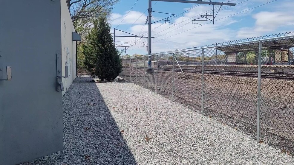 More Photos Of 103 Glenham Ave, Warwick Warehouse For Sale