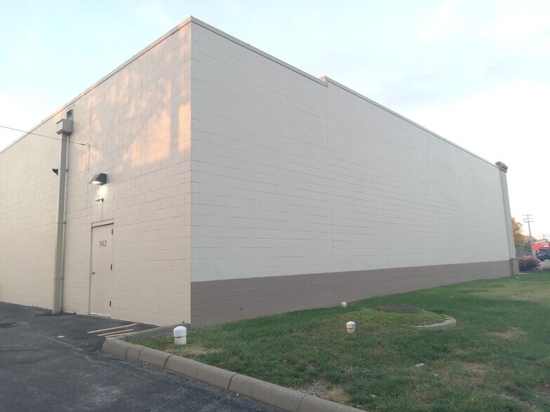 More Photos Of 1126-1144 Vaughn Rd, Wood River Unknown For Lease