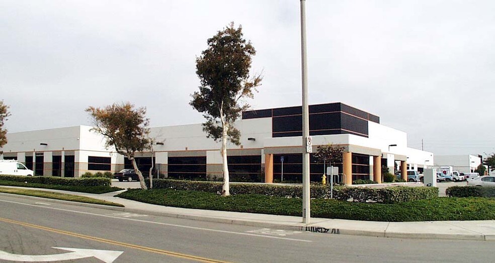 More Photos Of 2401-2451 Eastman Ave, Oxnard Manufacturing For Lease