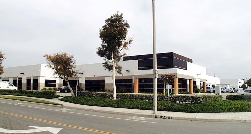 More Photos Of 2401-2451 Eastman Ave, Oxnard Manufacturing For Lease