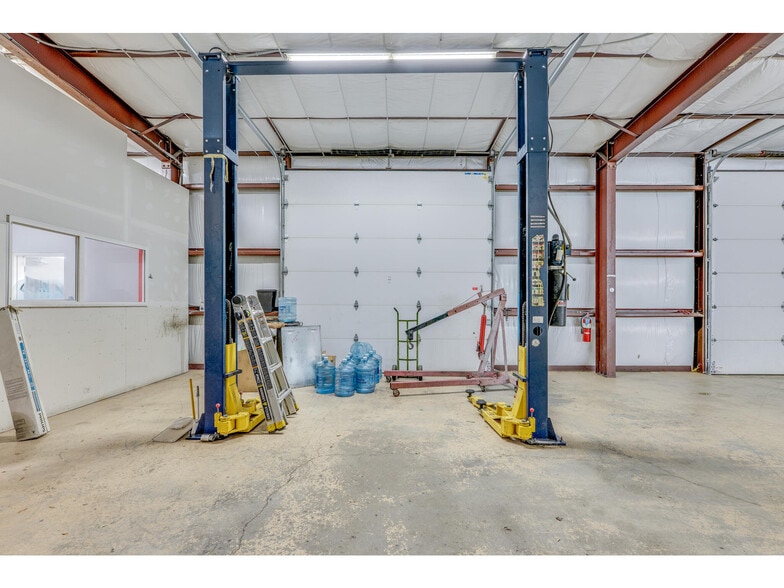 More Photos Of 1612 Shenandoah Dr, Cedar Park Warehouse For Sale