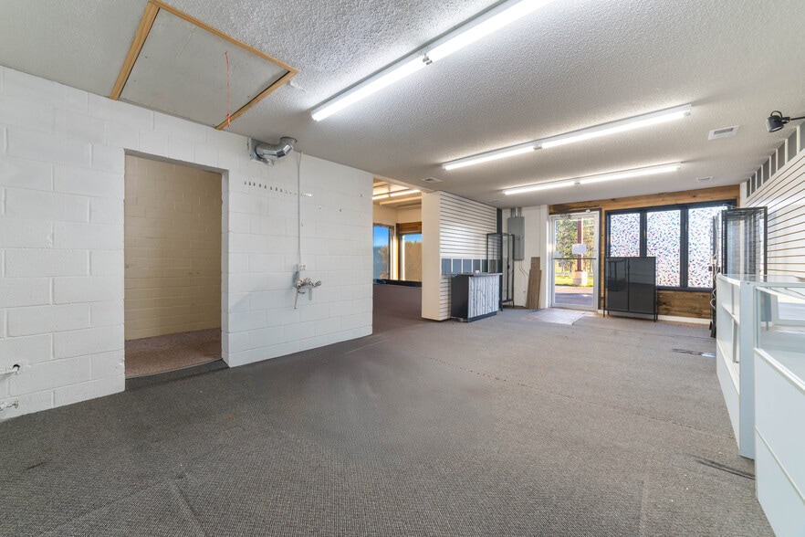 More Photos Of 1219 7th Ave, Two Harbors Convenience Store For Sale