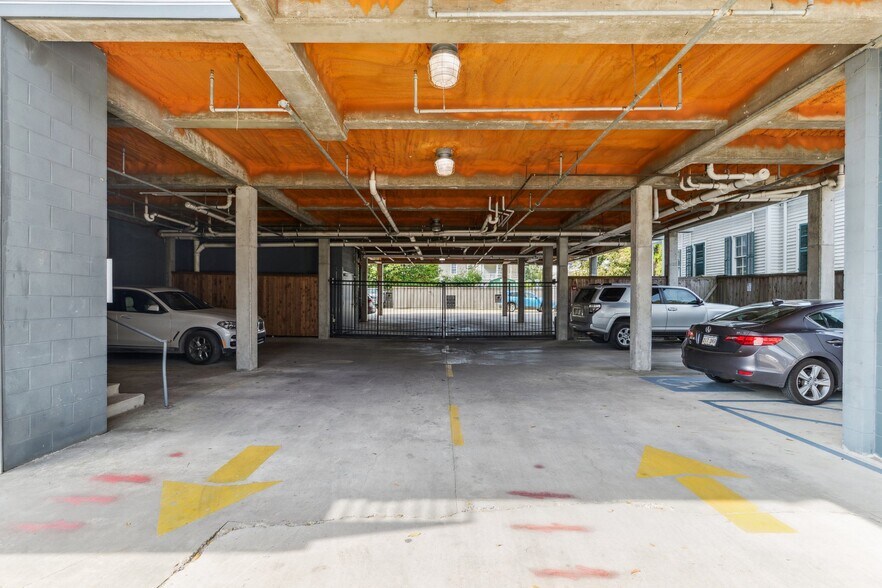 More Photos Of 8616 Oak St, New Orleans Apartments For Sale