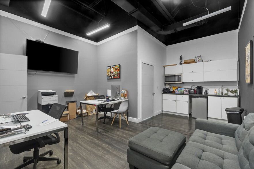 More Photos Of 7620 NW 25th St, Miami Distribution For Sale