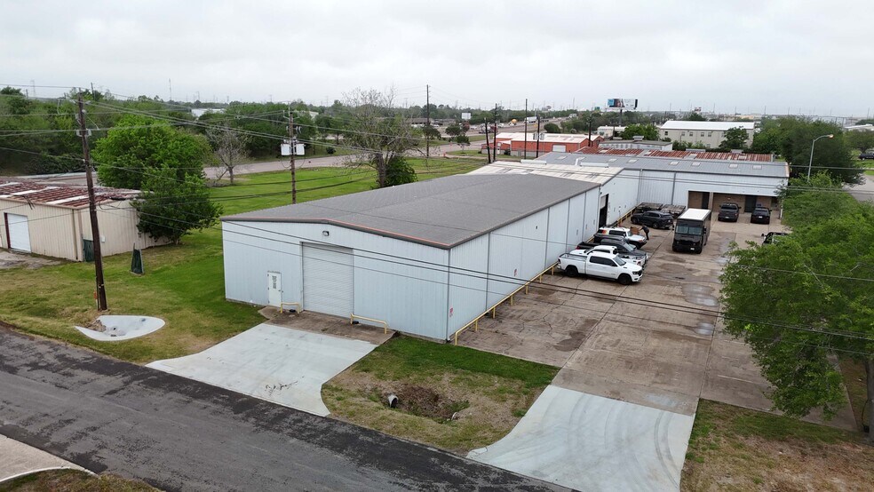 More Photos Of 227 N 8th St, La Porte Warehouse For Lease