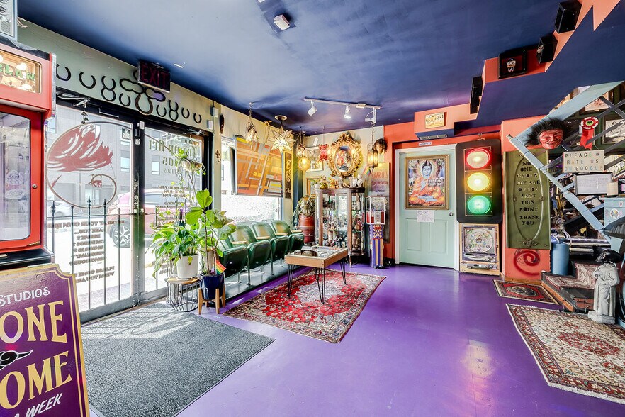 More Photos Of 302 W Victory Dr, Savannah Freestanding For Sale