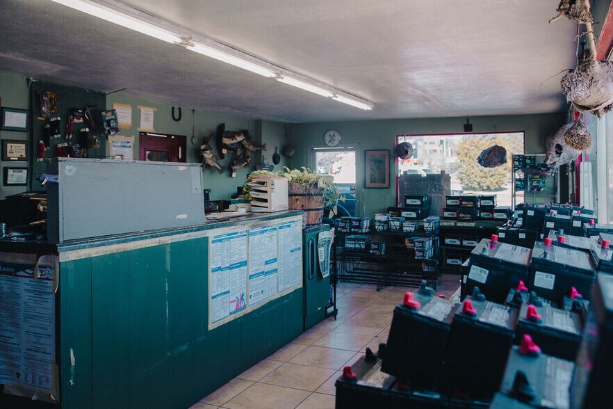 More Photos Of 601 S School Ave, Fayetteville Auto Repair For Sale