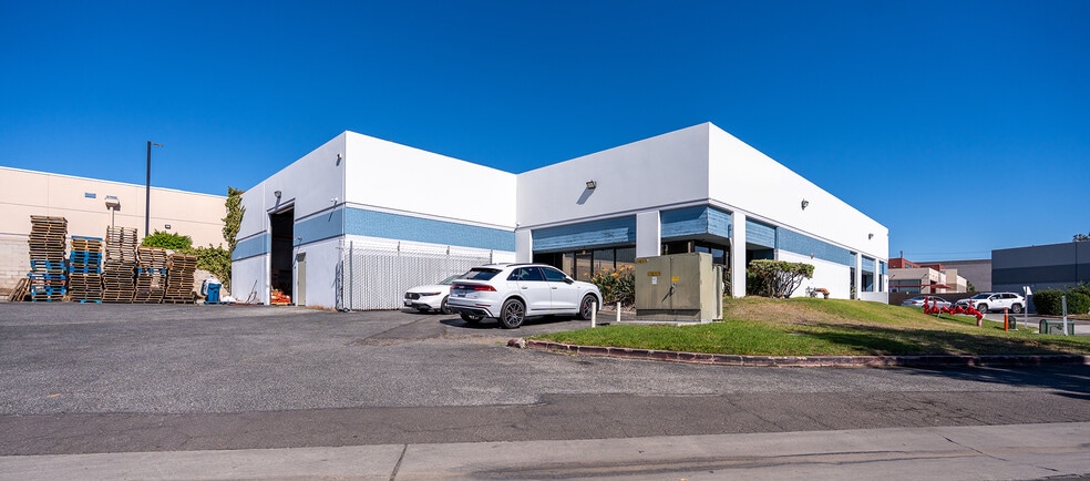 Primary Photo Of 5921-5923 Lakeshore Dr, Cypress Warehouse For Sale