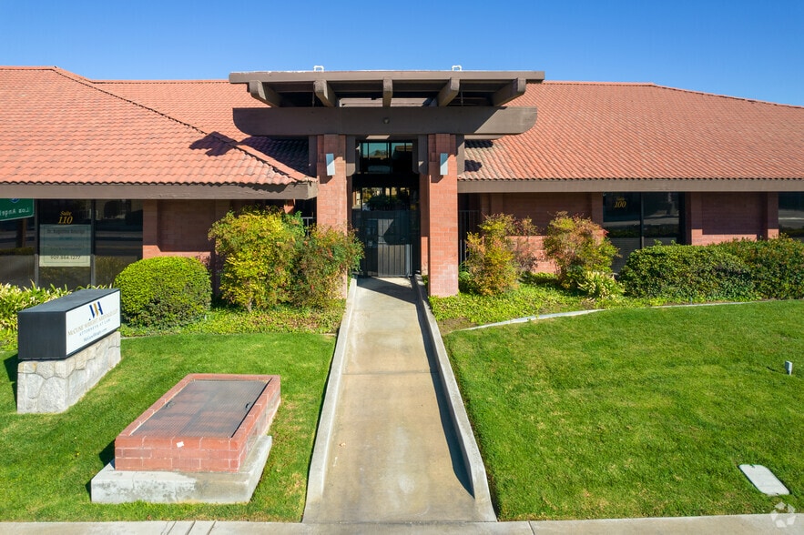 More Photos Of 164 W Hospitality Ln, San Bernardino Medical For Lease